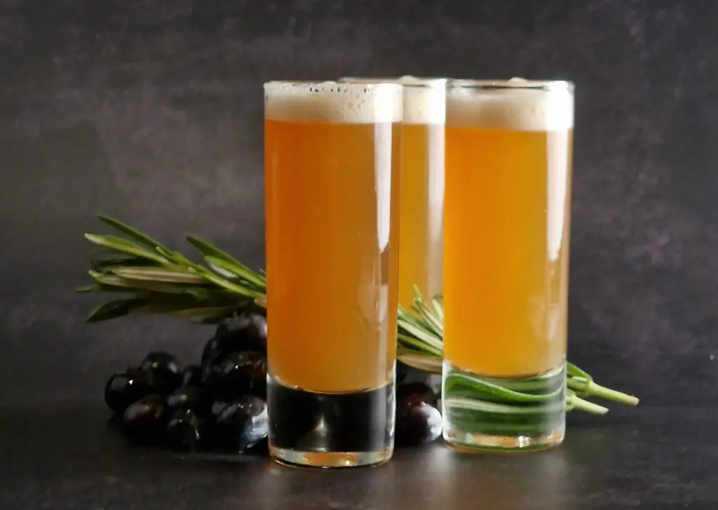 5 Easy Christmas Cocktail Shot Recipes 5 Easy Christmas Cocktail Shot Recipes